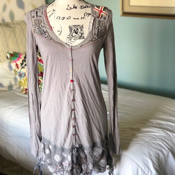 Unique Artsy Gray Ruffled Top - Picture 2 of 7